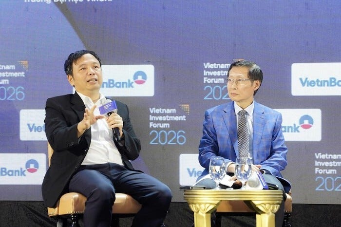 TS. Nguyễn Tú Anh, Giám đốc Nghiên cứu Chính sách Trường Đại học VinUni và TS. Nguyễn Minh Cương, Chuyên gia kinh tế chia sẻ tại phiên thảo luận. TS. Nguyễn Tú Anh, Giám đốc Nghiên cứu Chính sách Trường Đại học VinUni và TS. Nguyễn Minh Cương, Chuyên gia kinh tế chia sẻ tại phiên thảo luận.