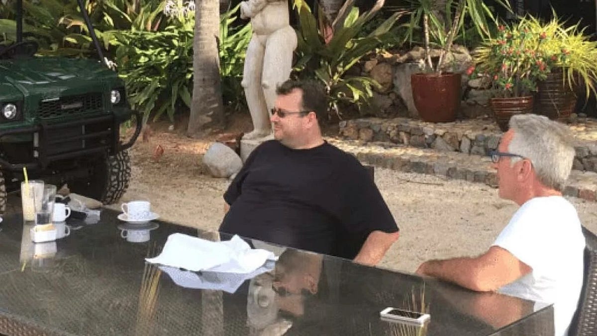 "Ice Cream for the Girls": Musk Demands Investigation Into Reid Hoffman’s Epstein Ties