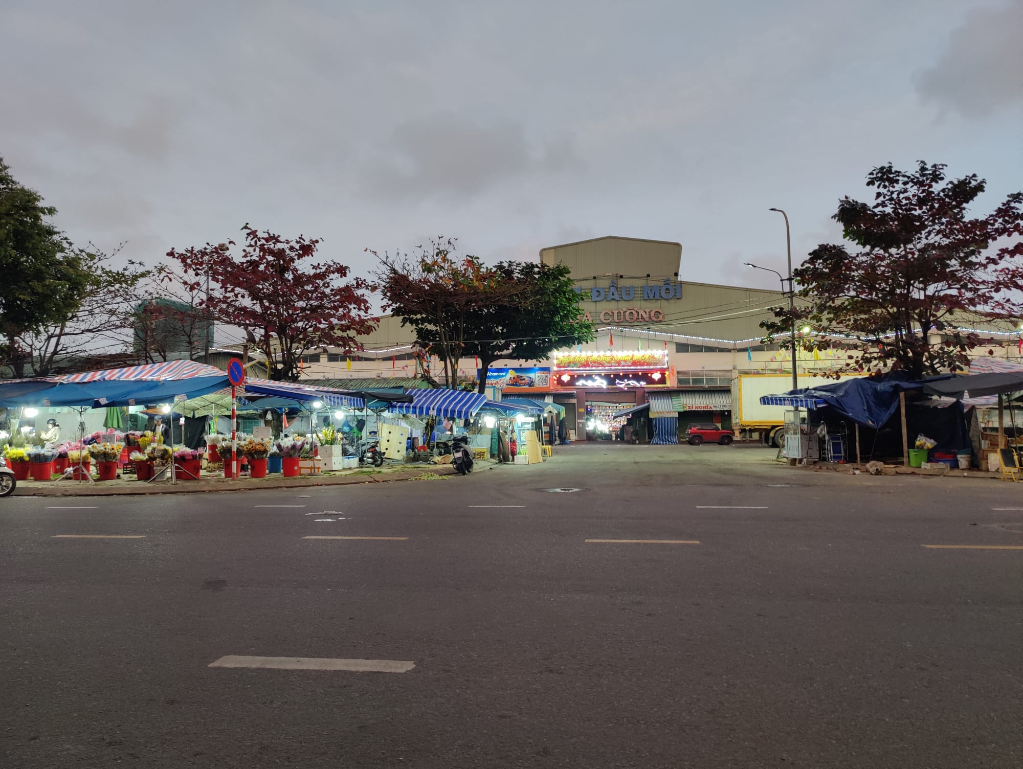a Vietnamese market at dusk