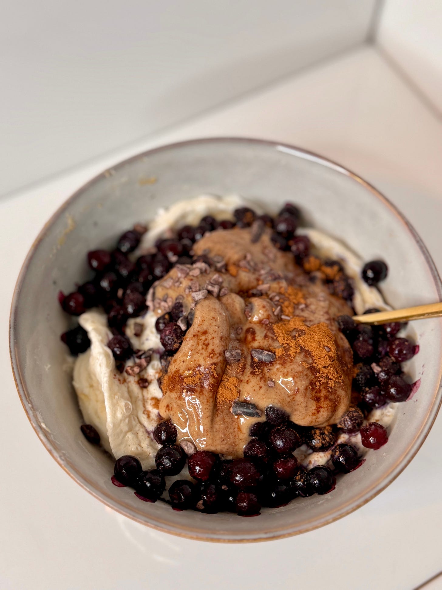 protein pancake bowl with blueberries, almond butter, and cinnamonBlueberry protein pancake breakfast bowl
