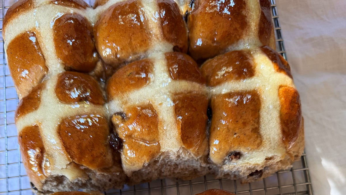 bunbun☆ Shokupan Hot Cross Buns - by Julia Busuttil Nishimura