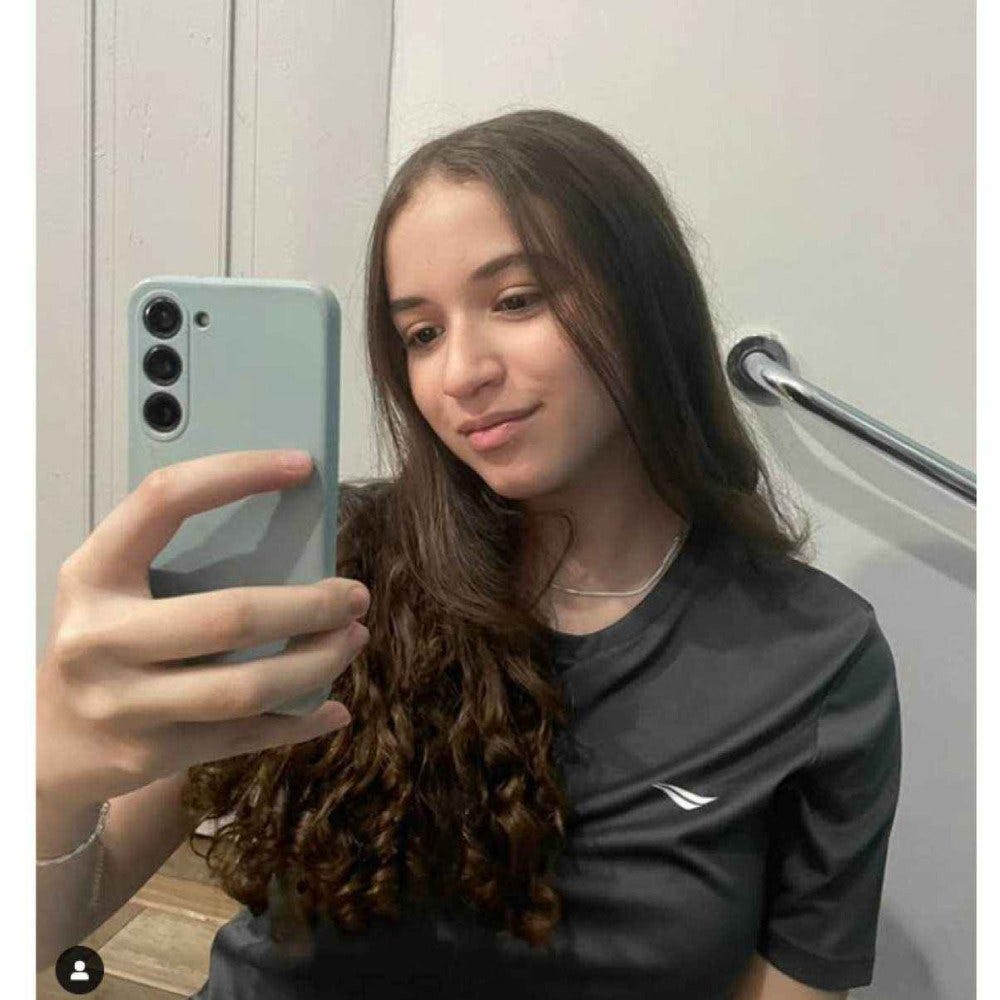 Inveja? Família de jovem assassinada em escola discorda da investigação