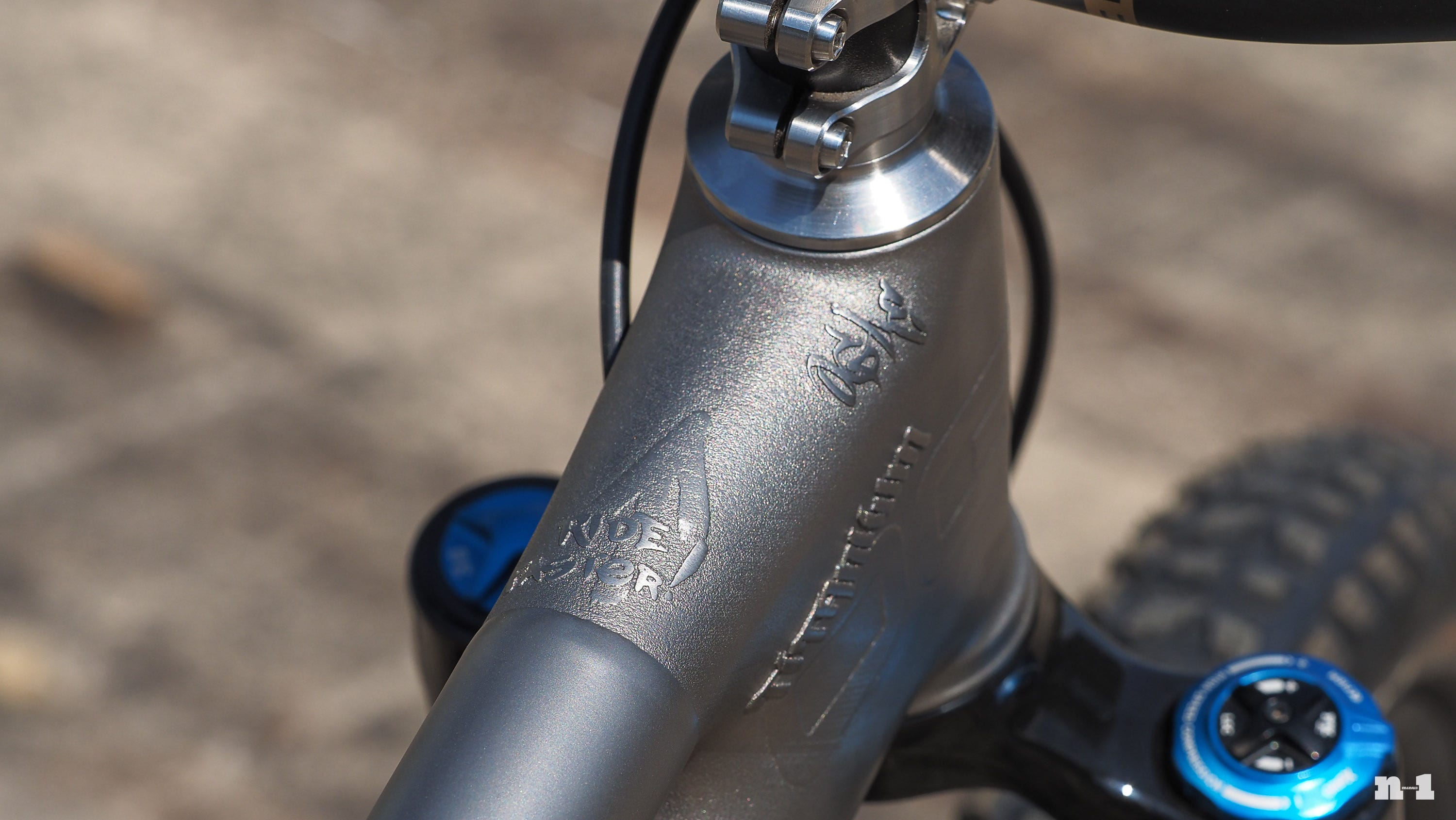 Josh Ogle full-suspension v2 graffiti