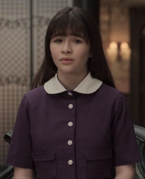 I must say I like Violet's black Victorian dress in the 2004 adaptation and  it truly fit the aesthetics of the movie : r/ASOUE