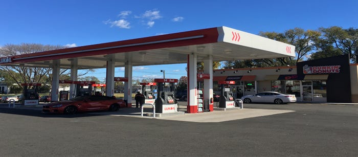 A gas station with cars and people

AI-generated content may be incorrect.