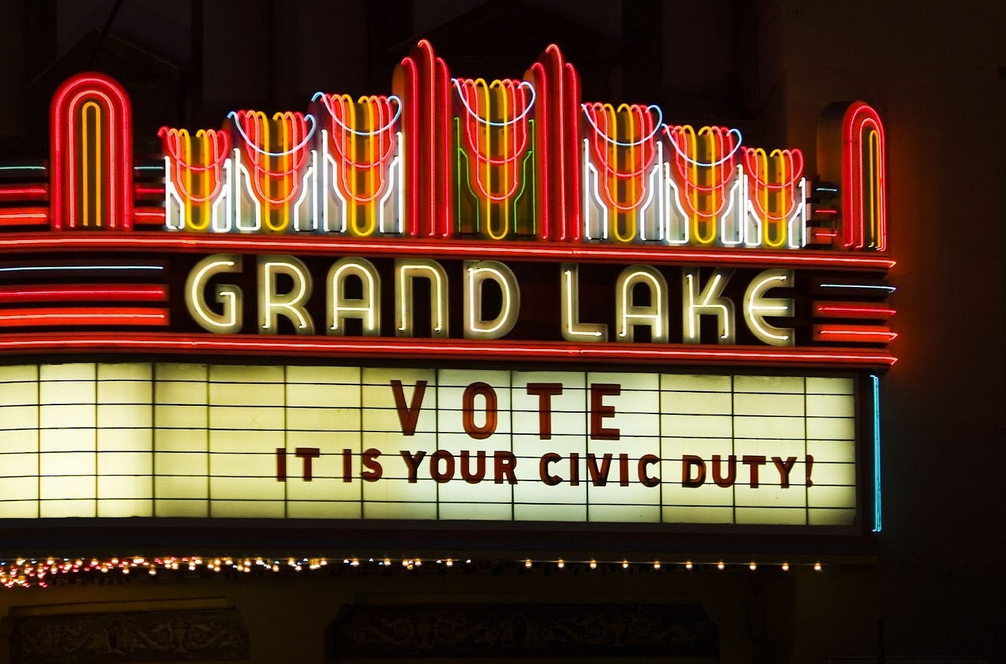 Grand Lake Theater marquee. Oakland, California, Nov. 5, 2006. (Image source: Thomas Hawk / Creative Commons) Grand Lake Theater marquee. Oakland, California, Nov. 5, 2006. (Image source: Thomas Hawk / Creative Commons)
