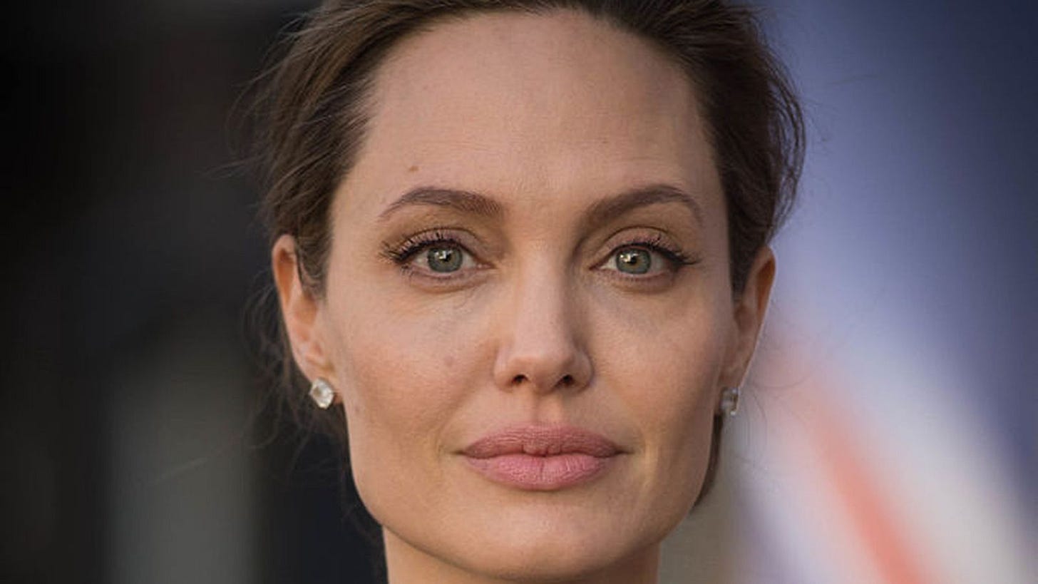 El artículo de opinión sobre el cáncer de mama de Angelina Jolie puede haberle costado al sistema de salud...