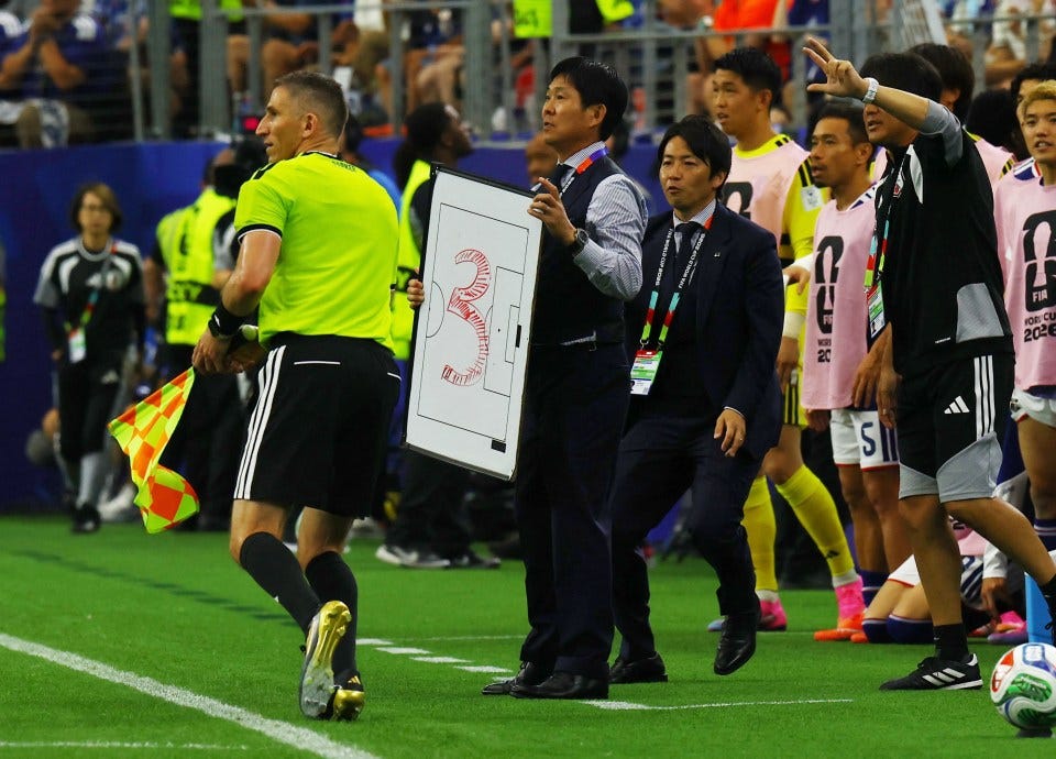 Japan manager adopts very old-fashioned method to give instructions to World Cup stars as fans say 'you have to applaud' Japan manager adopts very old-fashioned method to give instructions to World Cup stars as fans say 'you have to applaud'