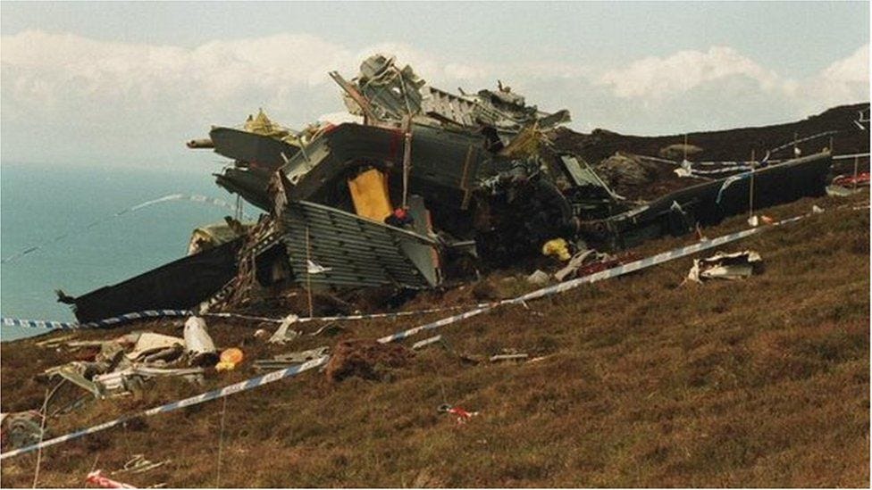 Mull of Kintyre Chinook crash relatives mark 25th anniversary - BBC News