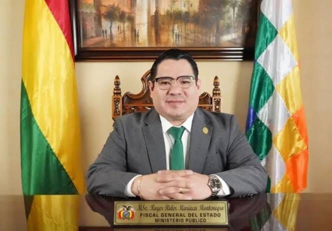 FISCAL GENERAL DEL ESTADO, ROGER MARIACA, CUMPLE UN AÑO DE GESTIÓN Al cumplirse el primer año de ser elegido como Máxima Autoridad del Ministerio Público, el Fiscal General del Estado, Roger Mariaca FISCAL GENERAL DEL ESTADO, ROGER MARIACA, CUMPLE UN AÑO DE GESTIÓN Al cumplirse el primer año de ser elegido como Máxima Autoridad del Ministerio Público, el Fiscal General del Estado, Roger Mariaca