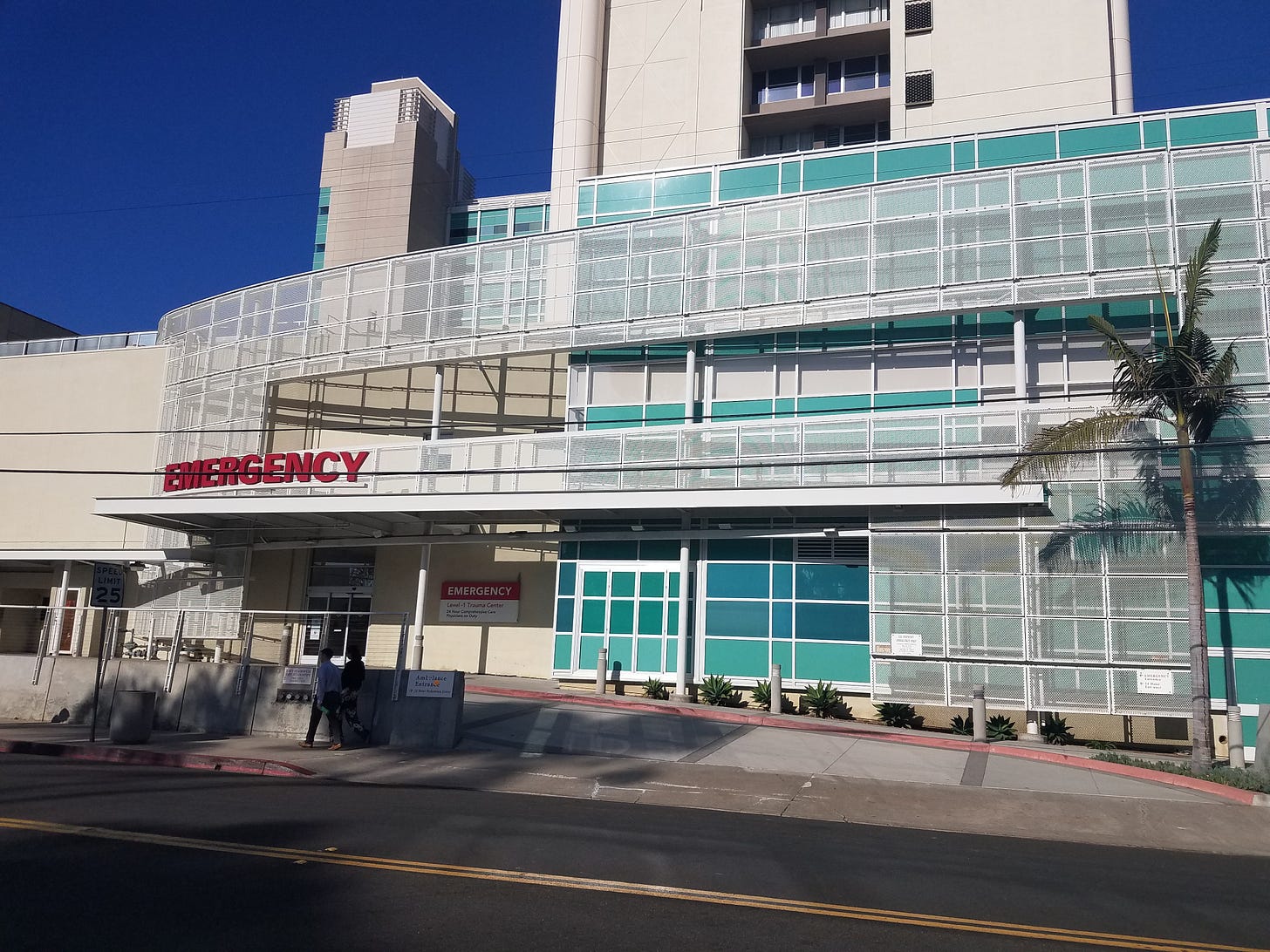 The entrance to UC Hillcrest emergency room. I have a frequent flier card.