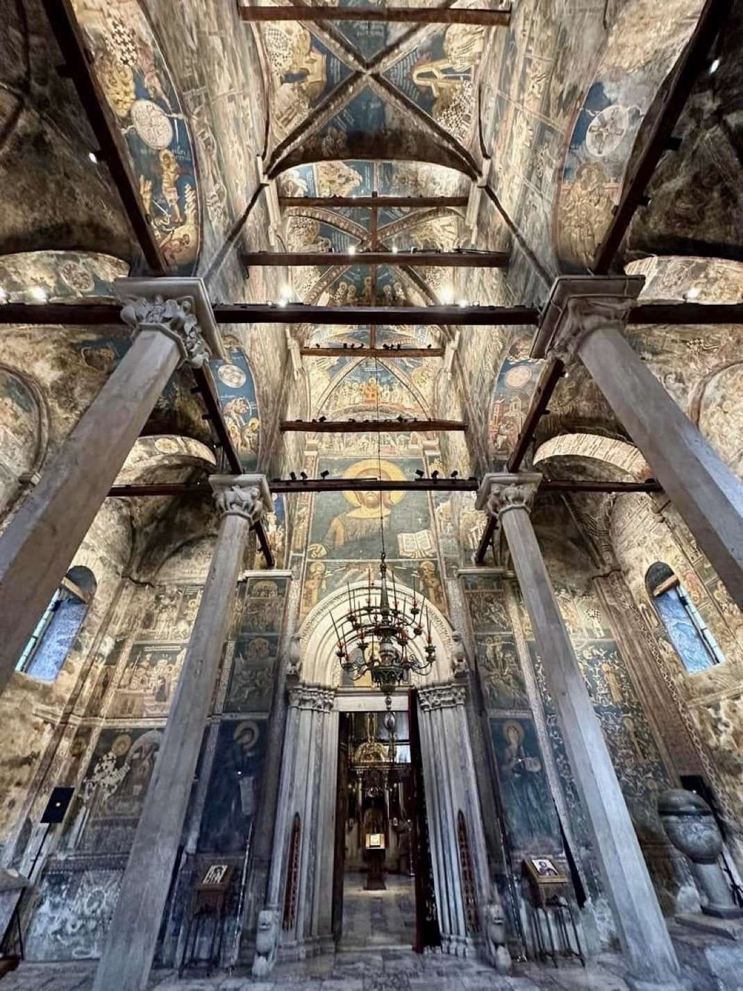 Il nartece di Visoki Dečani, in Kosovo. Per gentile concessione del monastero.
