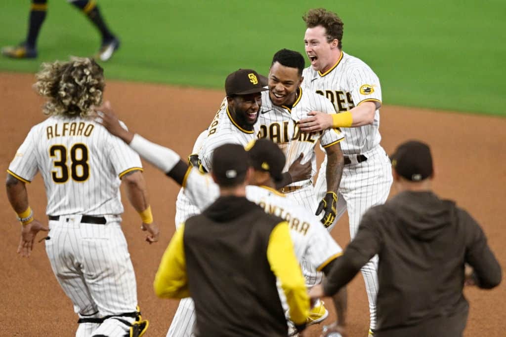 Azocar lifts Padres to 3-2 win over Brewers in 10 innings - WTMJ