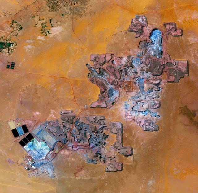 r/AerialPorn - Arlit Uranium Mine in Niger [1500x1468]