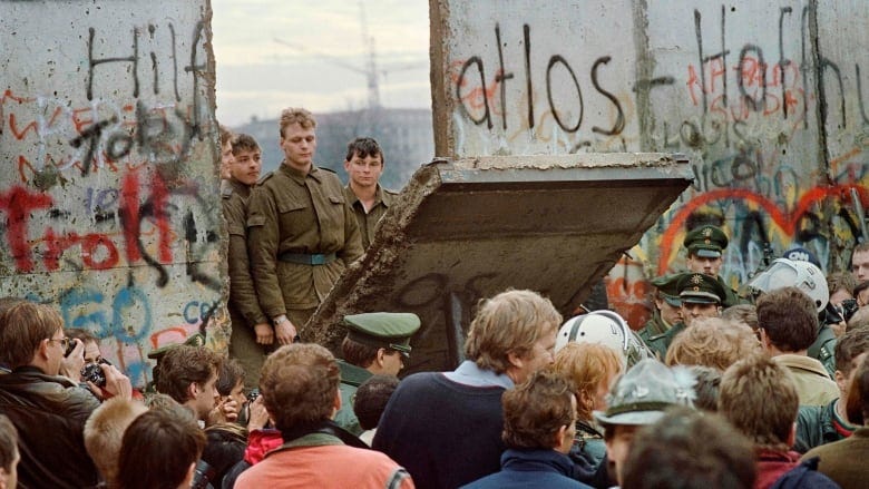 30 years after fall of Berlin Wall, 2 women born in its shadow wrestle with its legacy | CBC Radio 30 years after fall of Berlin Wall, 2 women born in its shadow wrestle with its legacy | CBC Radio
