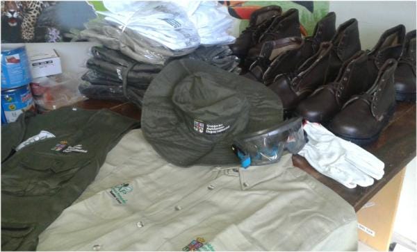 Guardaparques reciben uniformes por parte de la Gobernación