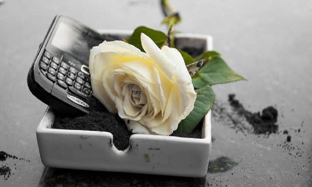 Blackberry is dead along with Qwerty phones 2016 images