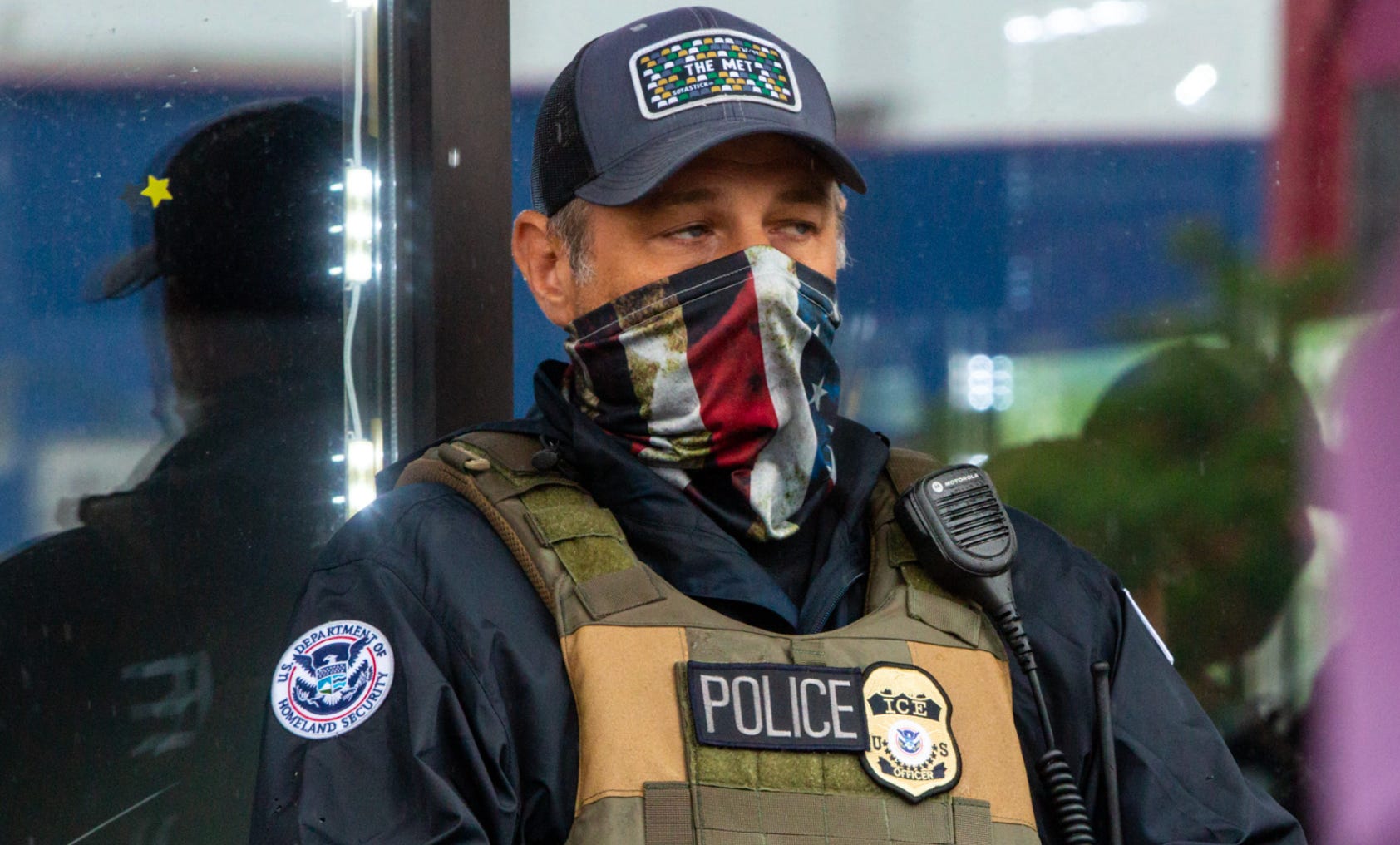 Agent in charge of background checks for ICE recruits gets busted in
