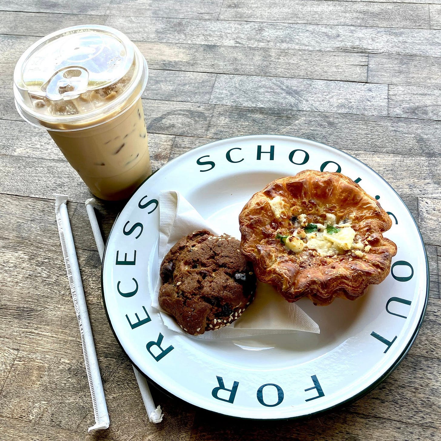 May be an image of tart, oatmeal cookies, potpie, souffle, coconut macaroon, turnover and text that says 'SCHO Η C S จิวรย ECESS S と O IN'