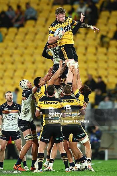 Warner Dearns of the Hurricanes in the lineout during the Super Rugby...  News Photo - Getty Images
