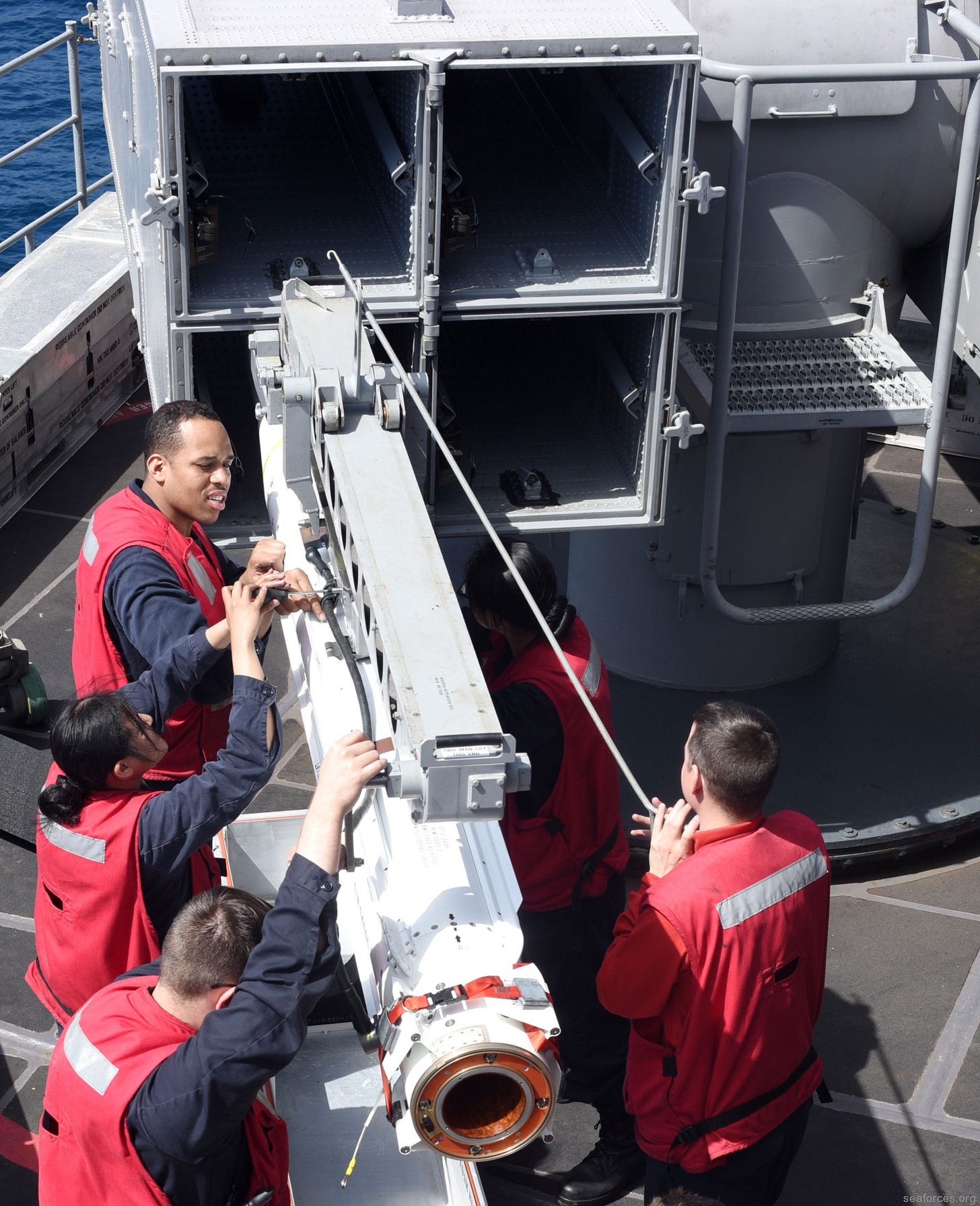 rim-162 evolved sea sparrow missile essm sam navy 37 rim-162 evolved sea sparrow missile essm sam navy 37