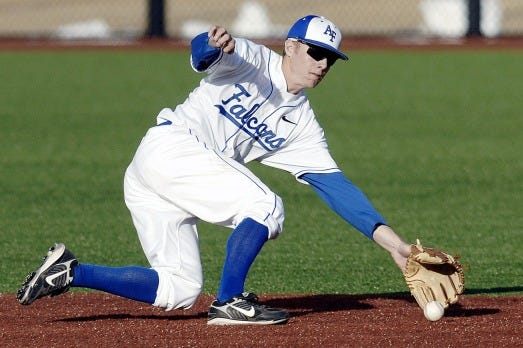 baseball-player-582366_1280