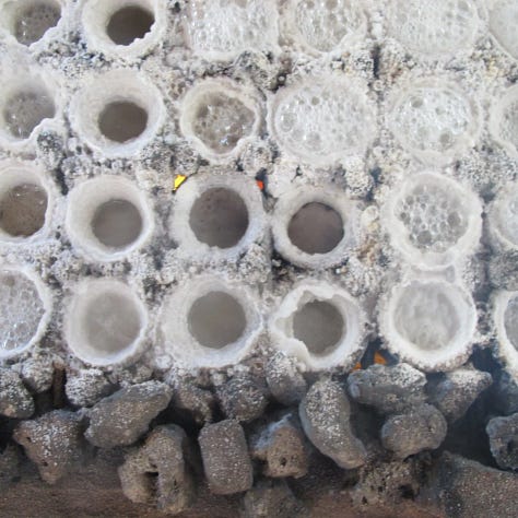 pots of salt, coconut husks preparation and the final asin-tibouk salt "egg"