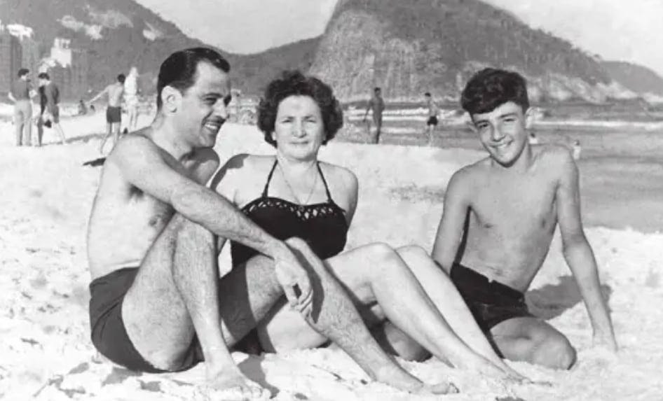 Ney Latorraca com os pais na praia
