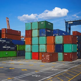 Tassa sulle piccole spedizioni italiana rinviata ancora: la disordinata battaglia nazionale ad una questione globale