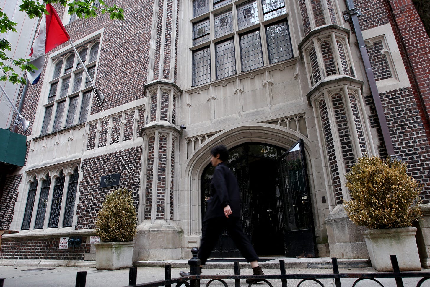Which Adventurous Billionaires Belong to Manhattan's Explorers Club? |  Observer