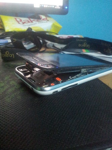 iPhone 3GS after it's battery expansion iPhone 3GS after it's battery expansion