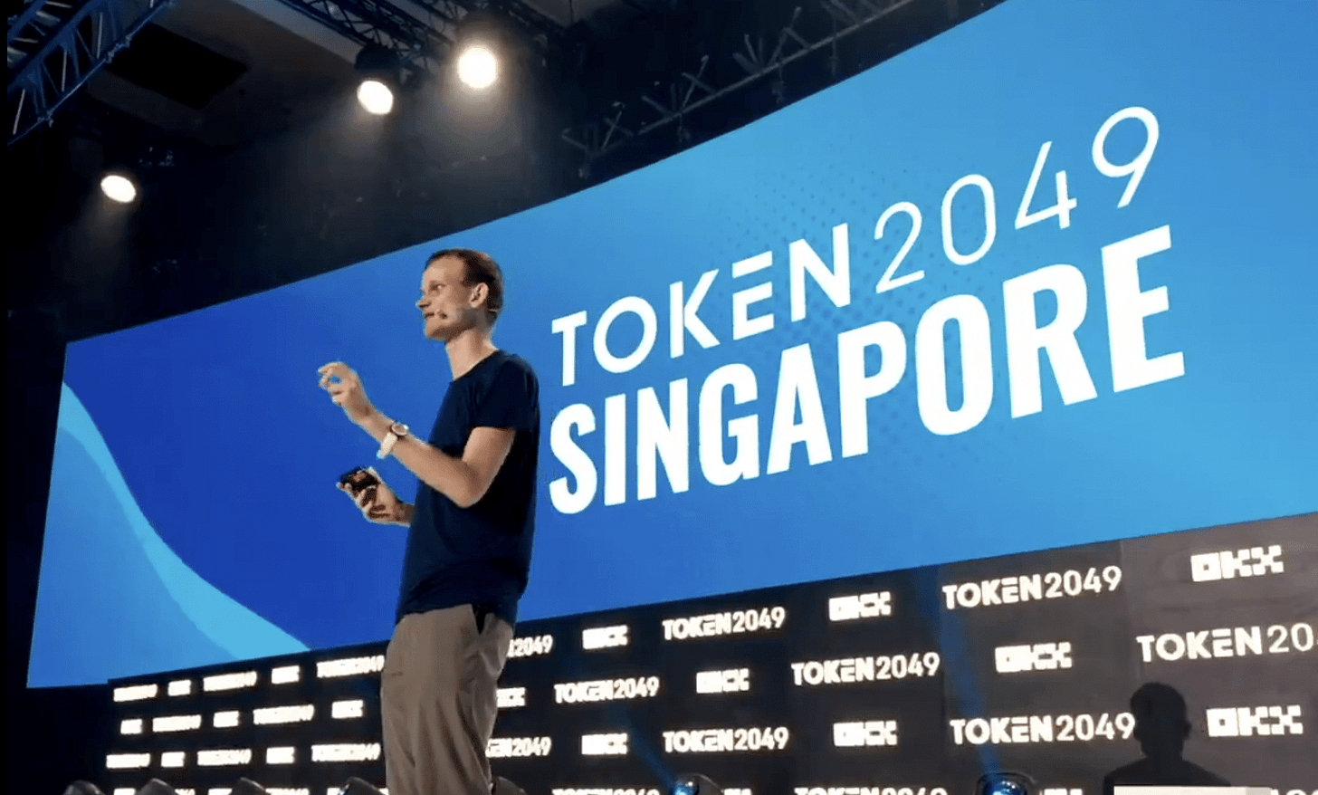 Token2049: quand Vitalik Buterin chante sur scène - Cryptonaute
