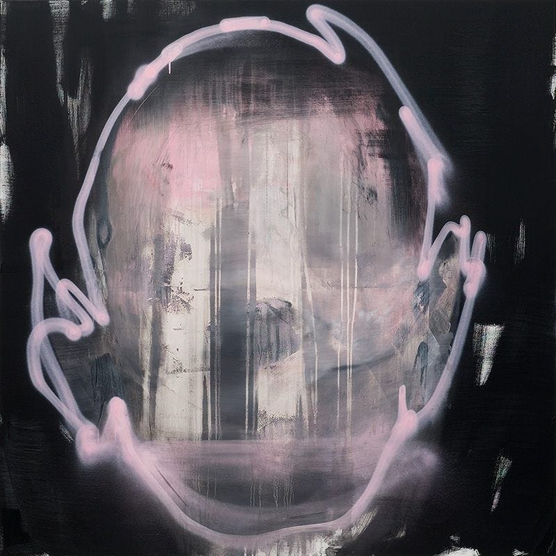 Abstract mixed-media portrait: a fragmented face rendered in soft greys, graphite lines and faint red marks. The image reflects the duality of character and the mental state of an artist who imagines a world and simultaneously dismantles it.