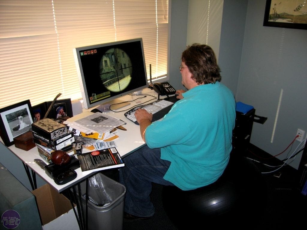 Gabe Newell at the office, hard at work on Episode 3 : r/gaming
