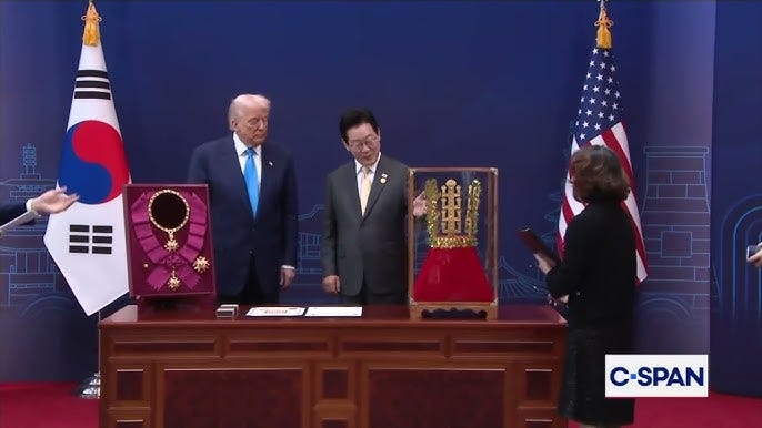 Korea welcomes Trump with replica of the golden Cheonmachong crown & Grand Order Mugunghwa medal Korea welcomes Trump with replica of the golden Cheonmachong crown & Grand Order Mugunghwa medal