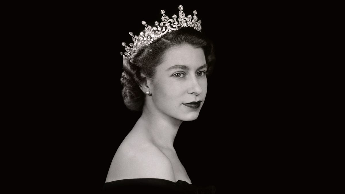 Queen Elizabeth II Pictures - Photos of Queen Elizabeth's Life