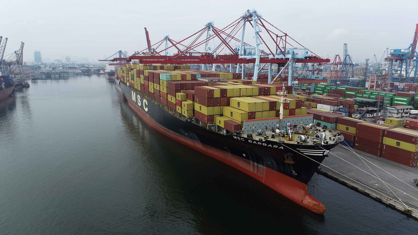 A cargo ship unloads containers at Tanjung Priok Port, Jakarta, symbolizing Indonesia’s steady trade and economic resilience as Q3 2025 GDP grows 5.04%. A cargo ship unloads containers at Tanjung Priok Port, Jakarta, symbolizing Indonesia’s steady trade and economic resilience as Q3 2025 GDP grows 5.04%.