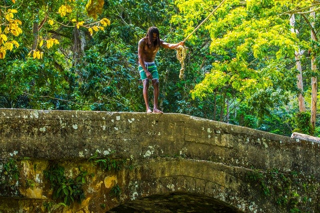 Alt-tag: A man standing on a stone bridge
