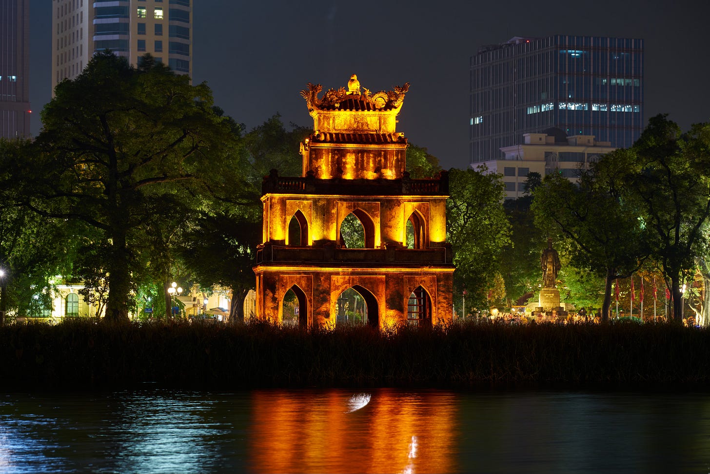 Vietnam is booming: record ~21 million foreign visitors in 2025 Hanoi alone expects 33.7 million total visitors Vietnam is booming: record ~21 million foreign visitors in 2025 Hanoi alone expects 33.7 million total visitors