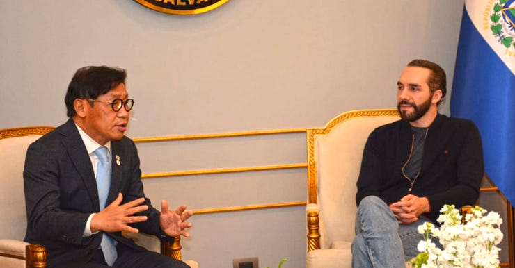 President Bukele of El Salvador with Samsung’s President of Consumer Electronics 