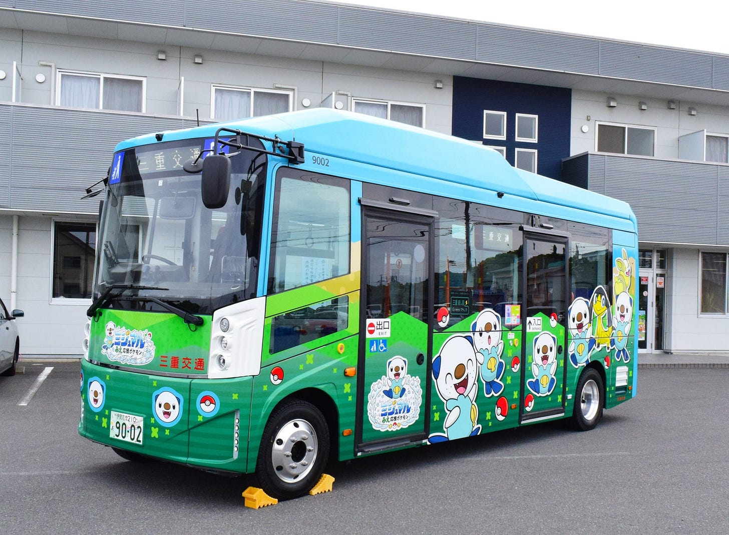 photo of mie prefectures ev bus covered in pokemon designs
