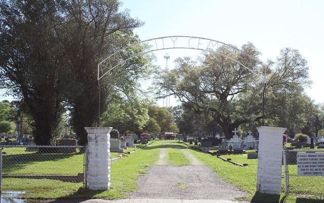 arched gateway to Amite City cemetery arched gateway to Amite City cemetery
