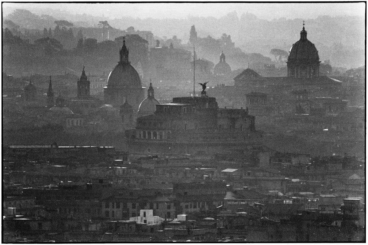 Elliott Erwitt, Rome, 1978 - Artwork 27815 | Jackson Fine Art Elliott Erwitt, Rome, 1978 - Artwork 27815 | Jackson Fine Art