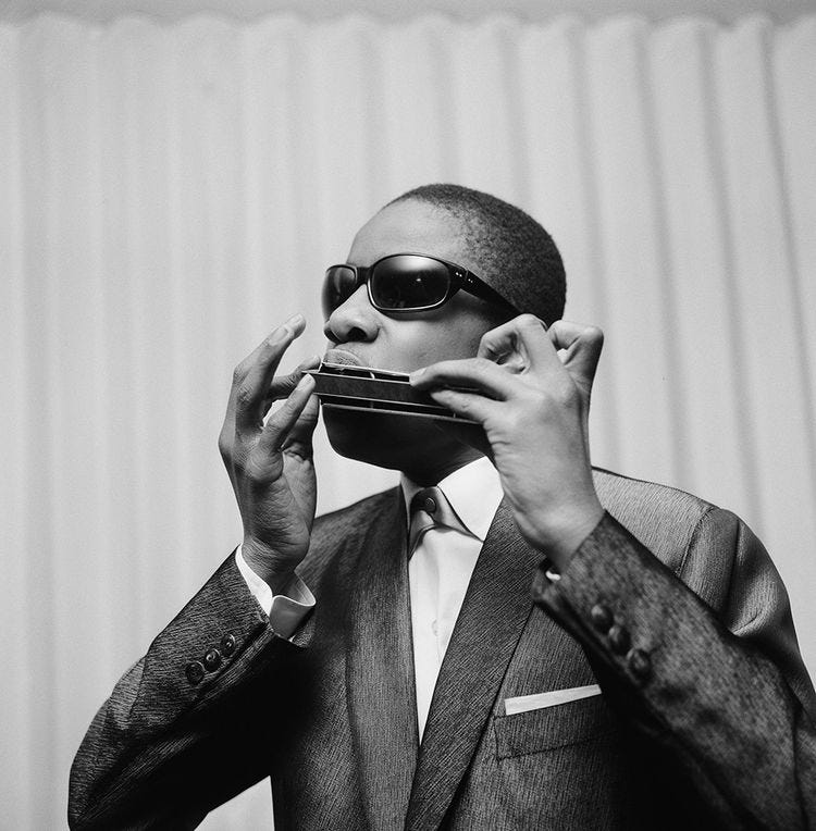 À 13 ans, le petit prodige musical se produit à l'Olympia à Paris, en décembre 1963.