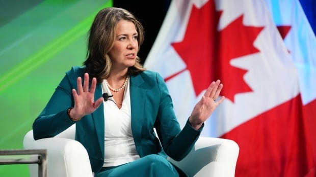 Alberta Premier Danielle Smith adds new restrictions on questions from  journalists | CBC News