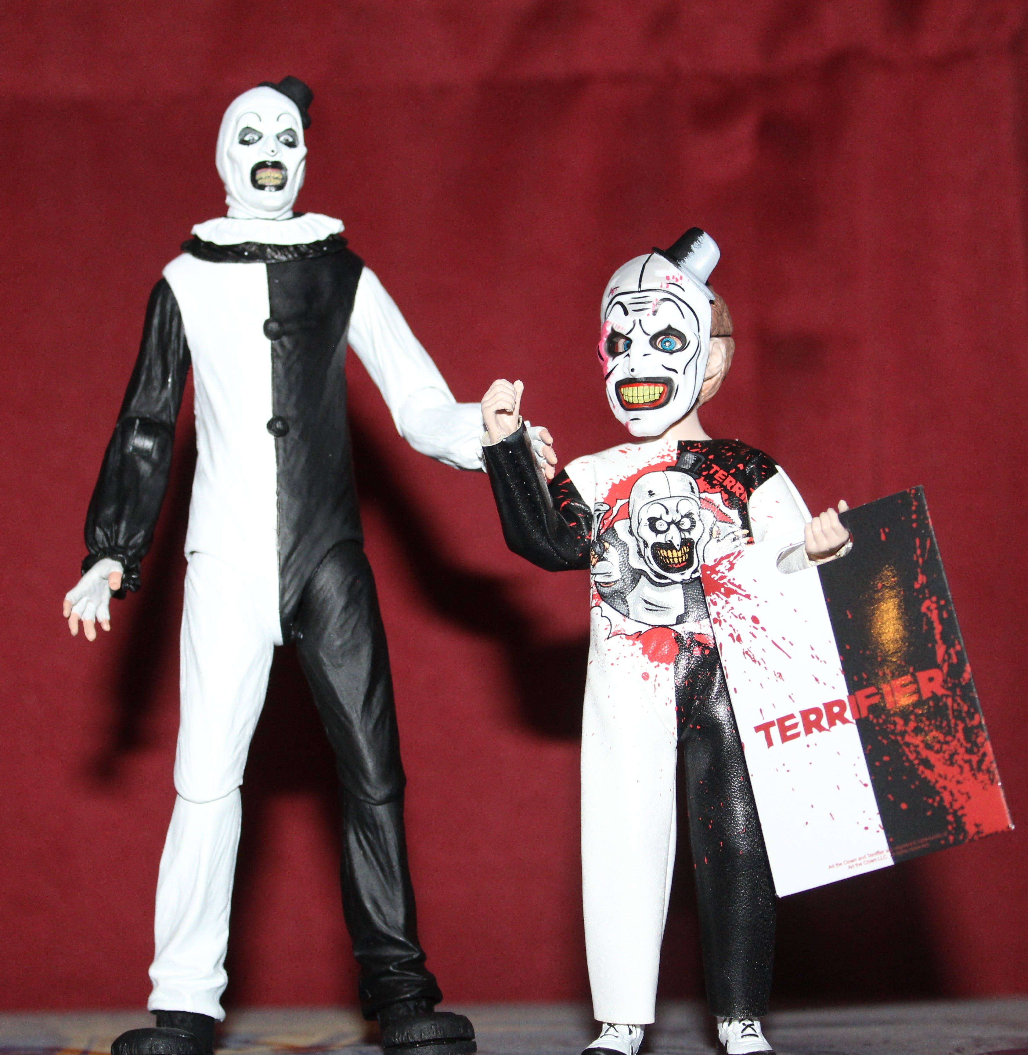 Toy Review: Terrifier's Art the Clown (Ultimate and Ben Cooper) by
