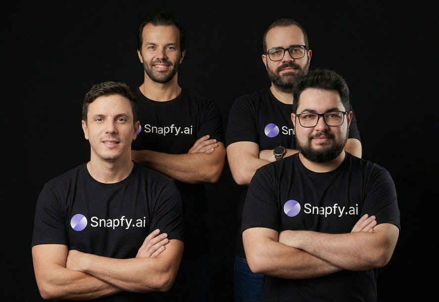 Na esquerda, Douglas Losacco (CEO) (embaixo) e Vinicius Andrade (COO); na direita, Bruno Freitas (CPO) (embaixo) e Carlos Bezerra (CTO)