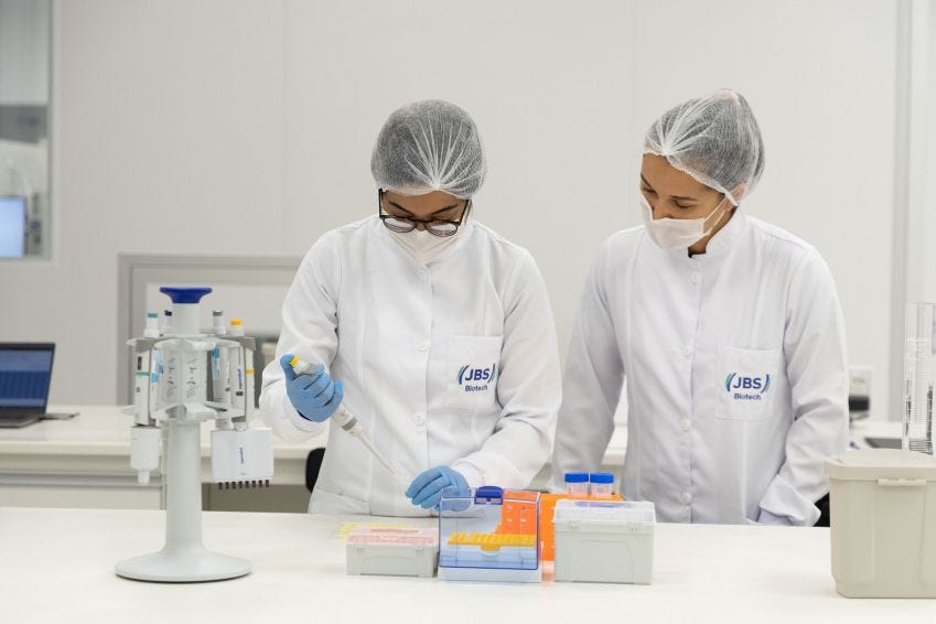 JBS inaugura centro de biotecnologia em SC e aposta em “superproteínas” |  CNN Brasil