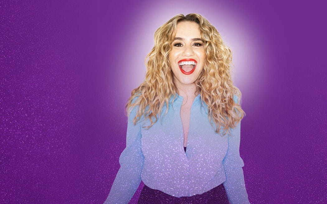 Australian comedian turns scamming experience into cabaret | RNZ