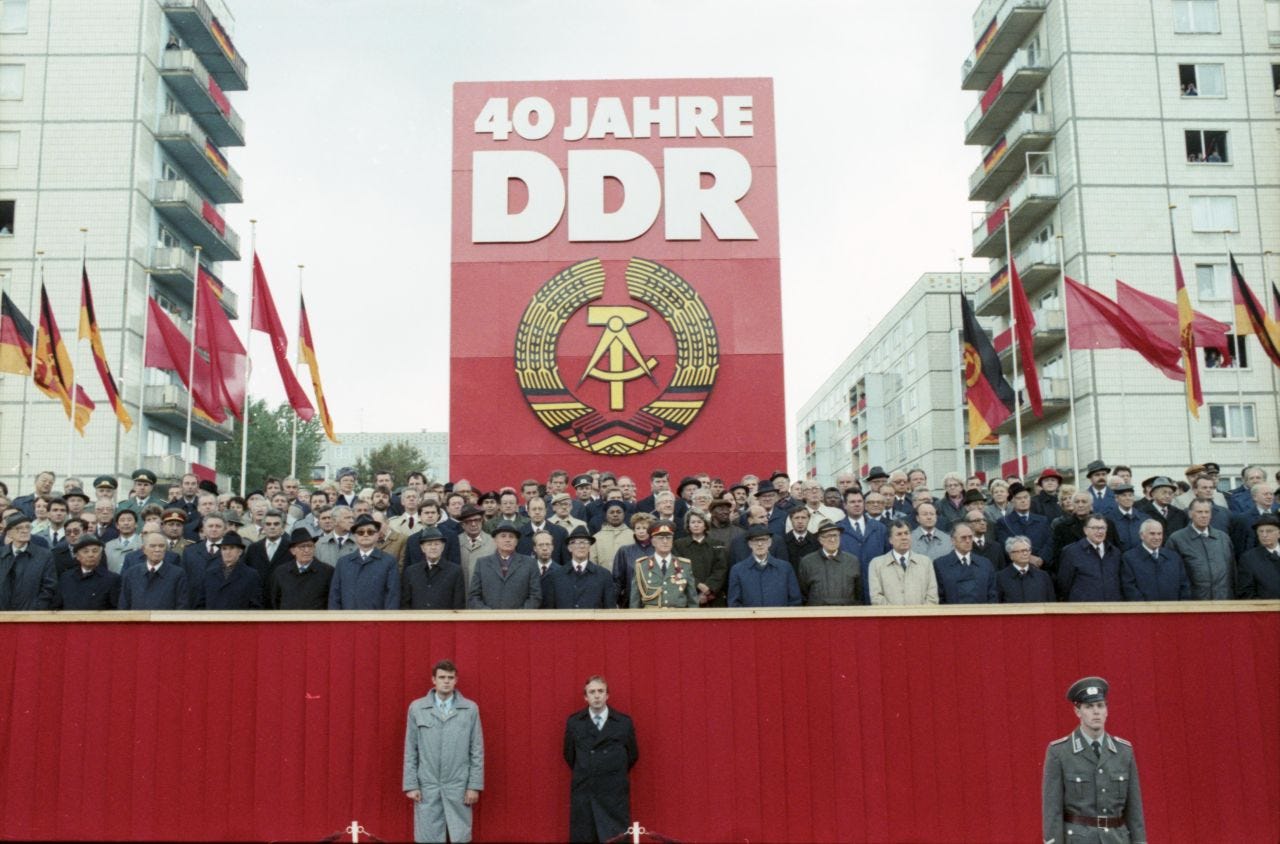 LeMO-Objekt: Foto "Ehrenparade am 40. Jahrestag der DDR" LeMO-Objekt: Foto "Ehrenparade am 40. Jahrestag der DDR"
